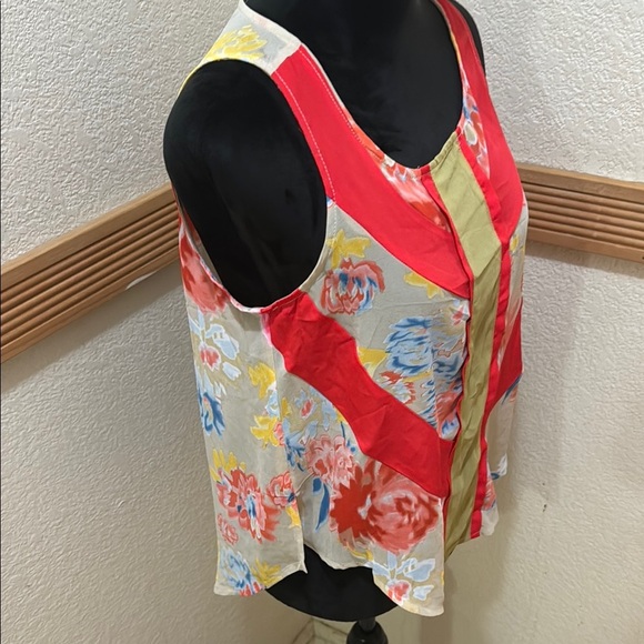 Margo & Sebastian Size M Floral Sleeveless Top - Red and Yellow! - Picture 3 of 6